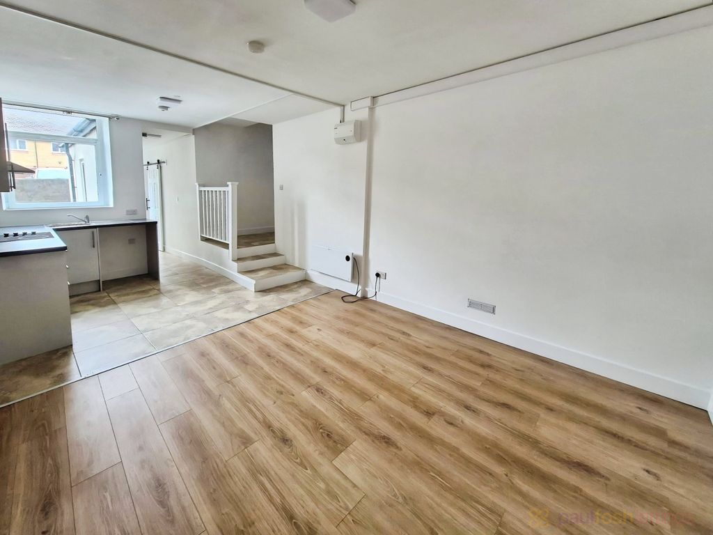 Property photo 3 of 6 5E363F51-Img-20251015-Wa0015