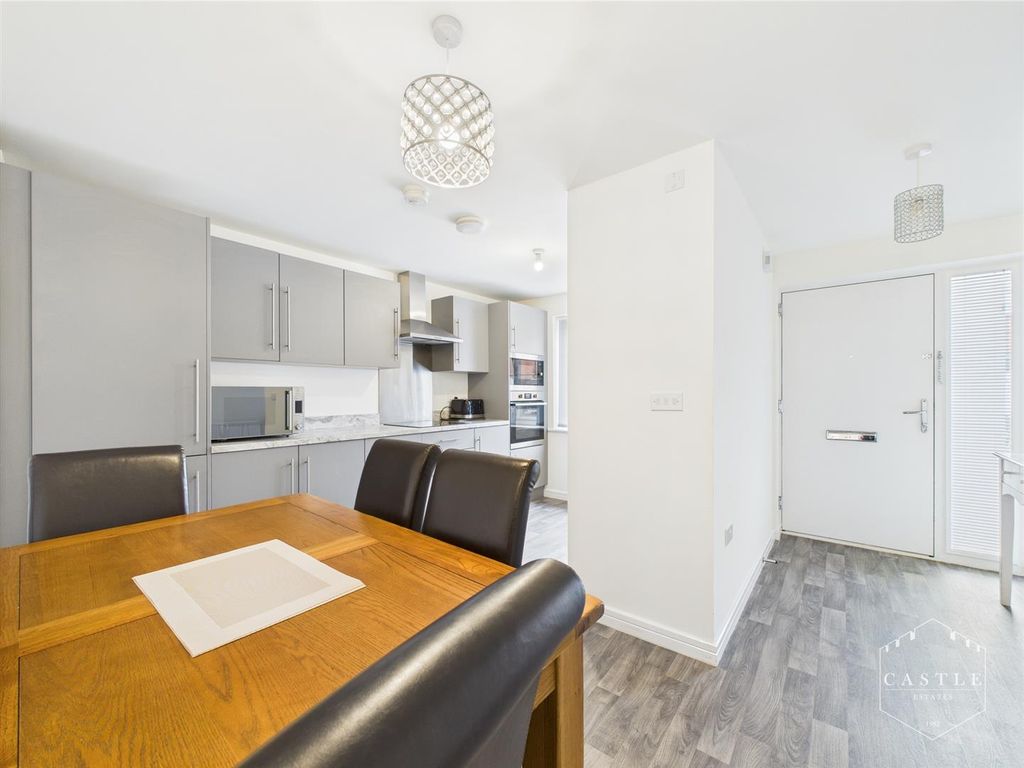 Property photo 2 of 18 Dining Kitchen