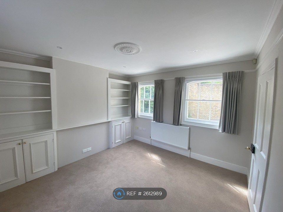 Property photo 1 of 16 Sitting Room