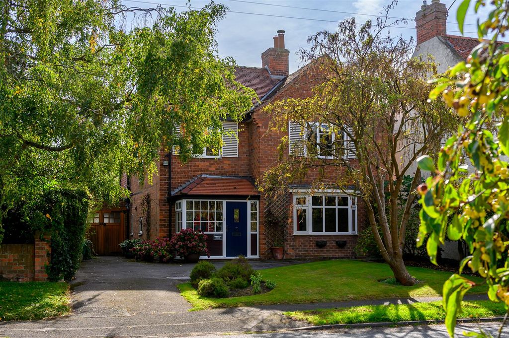Property photo 1 of 21 External
