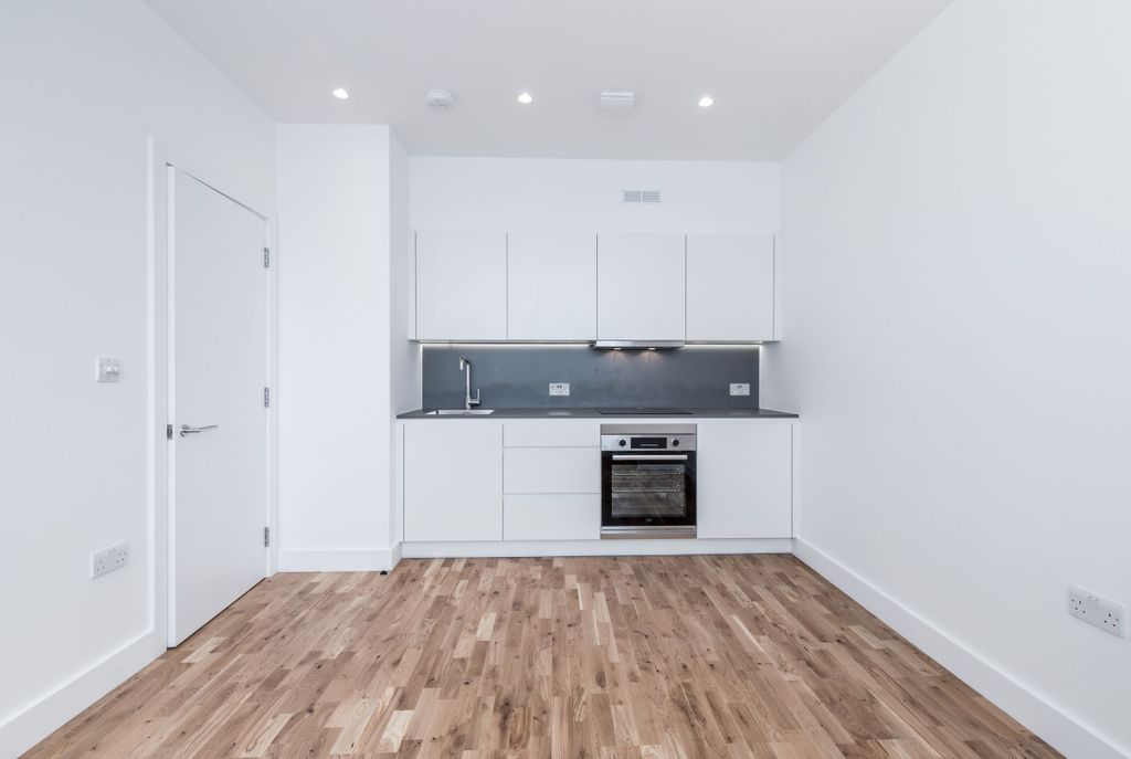 Property photo 3 of 22 Kitchen