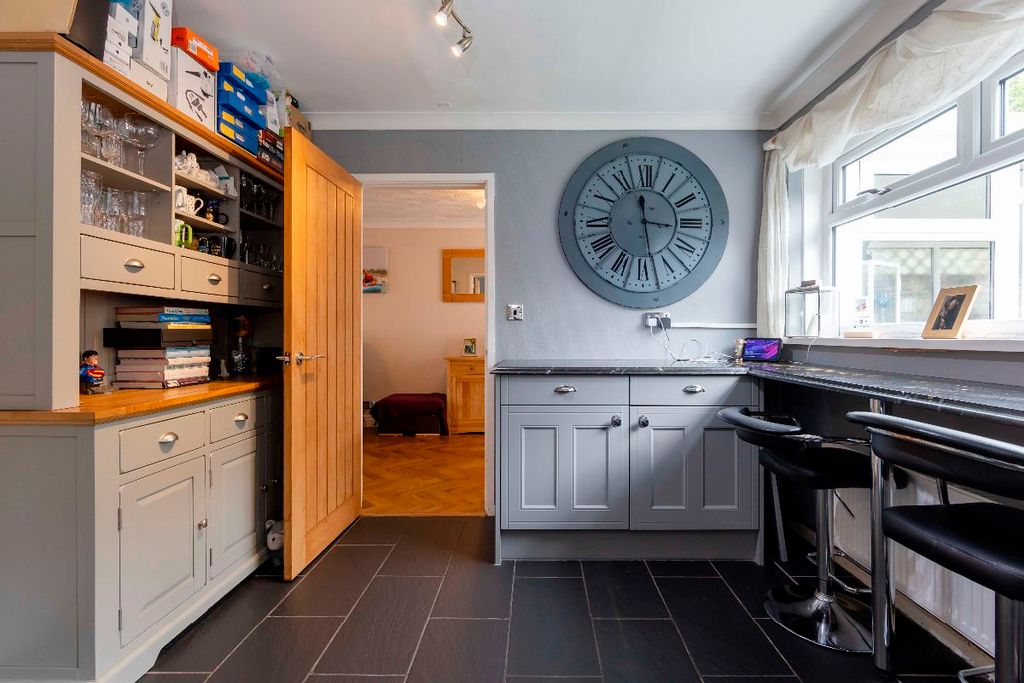 Property photo 3 of 41