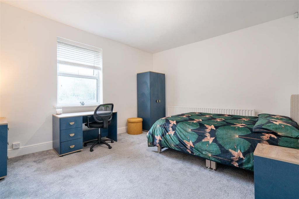 Property photo 1 of 15 Bedroom 1.Jpg