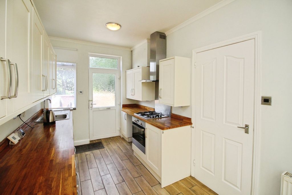 Property photo 3 of 19 Kitchen