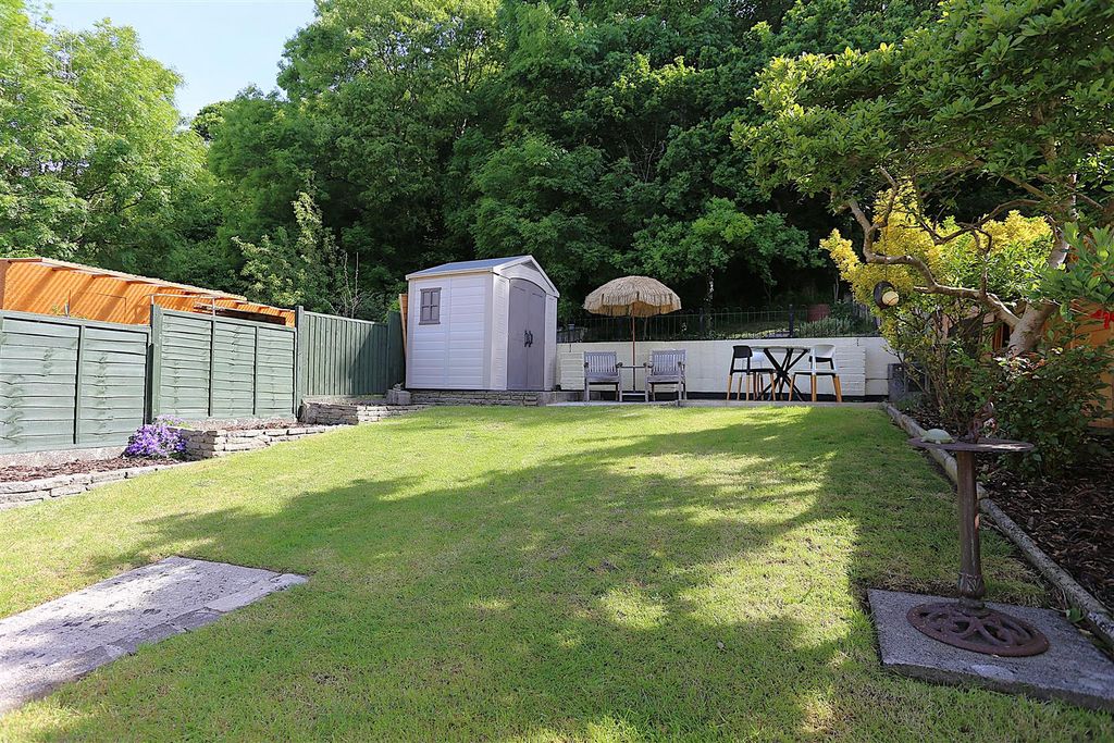 Property photo 2 of 22