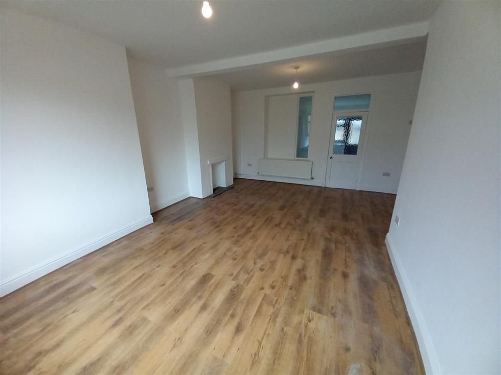 Property photo 3 of 11 Living Room