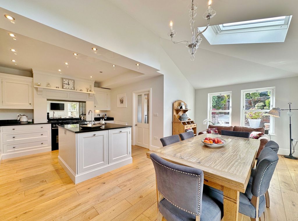 Property photo 3 of 47 Photo 13