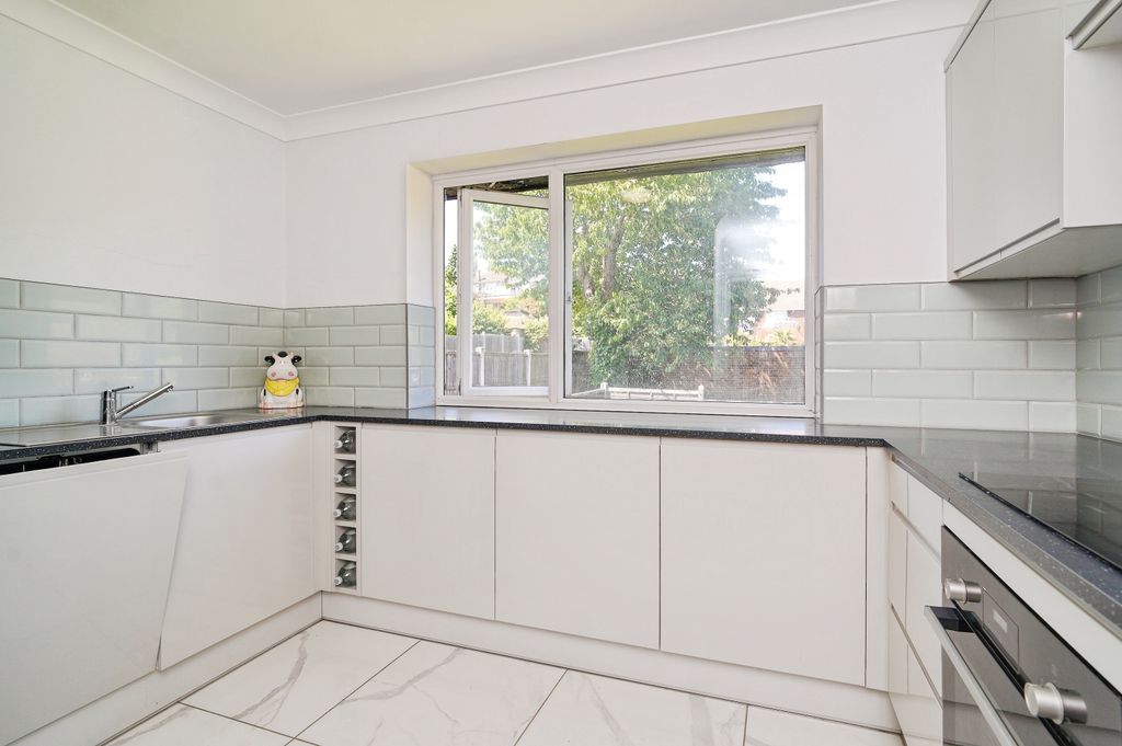 Property photo 3 of 18 Kitchen