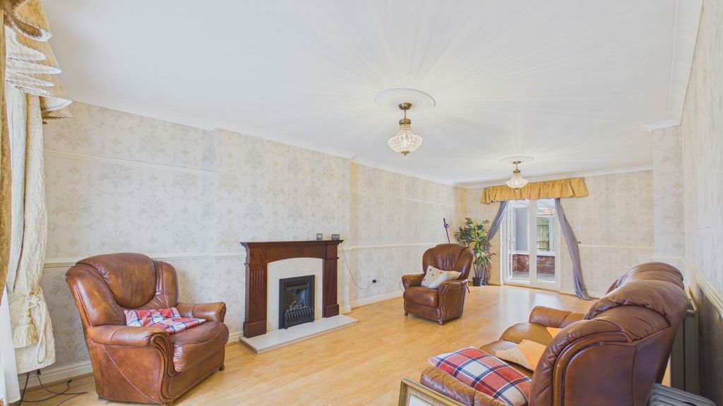 Property photo 3 of 33