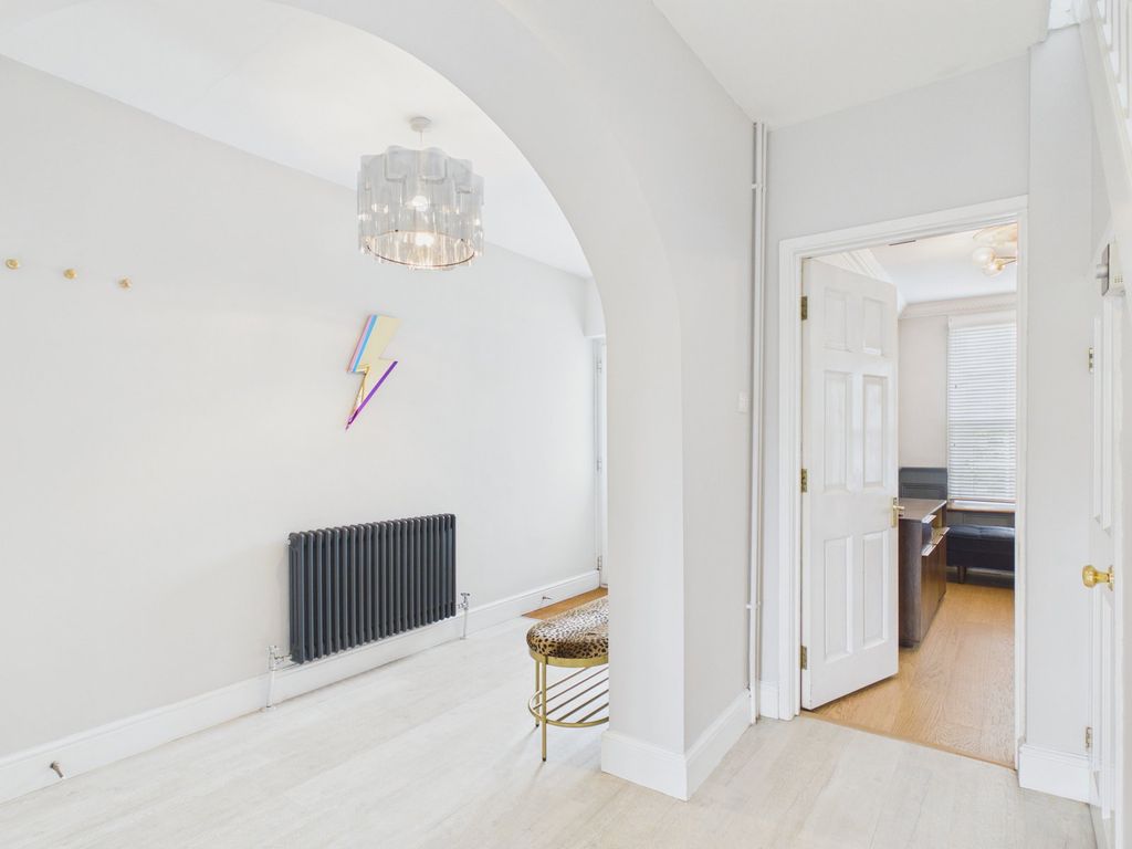 Property photo 2 of 37