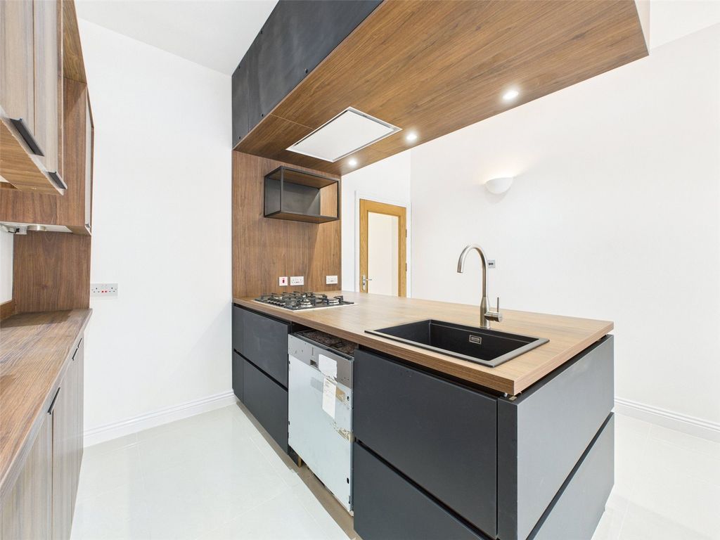 Property photo 3 of 21 Picture No. 04