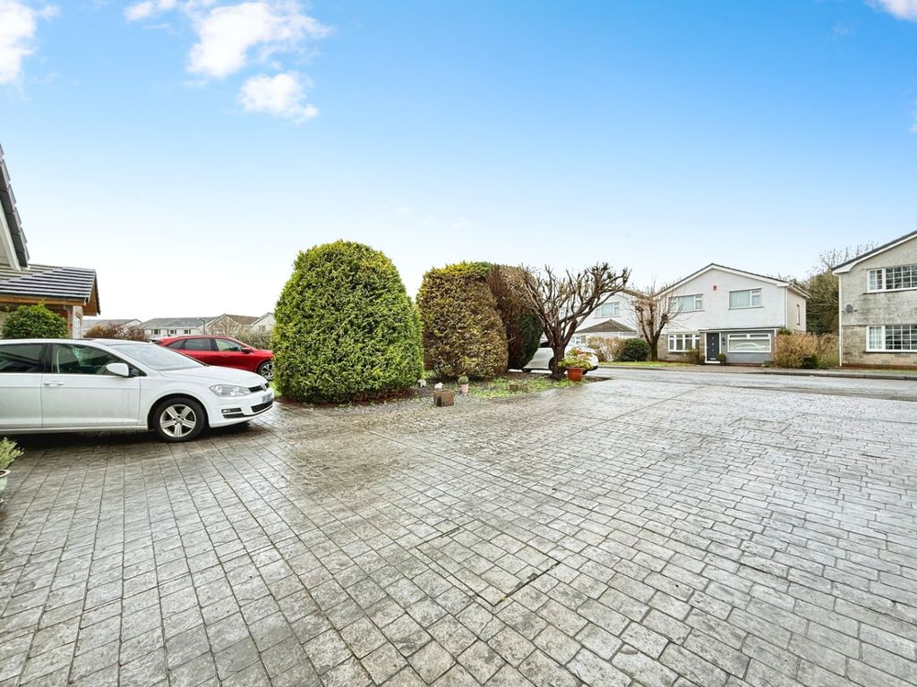 Property photo 2 of 33 4800092