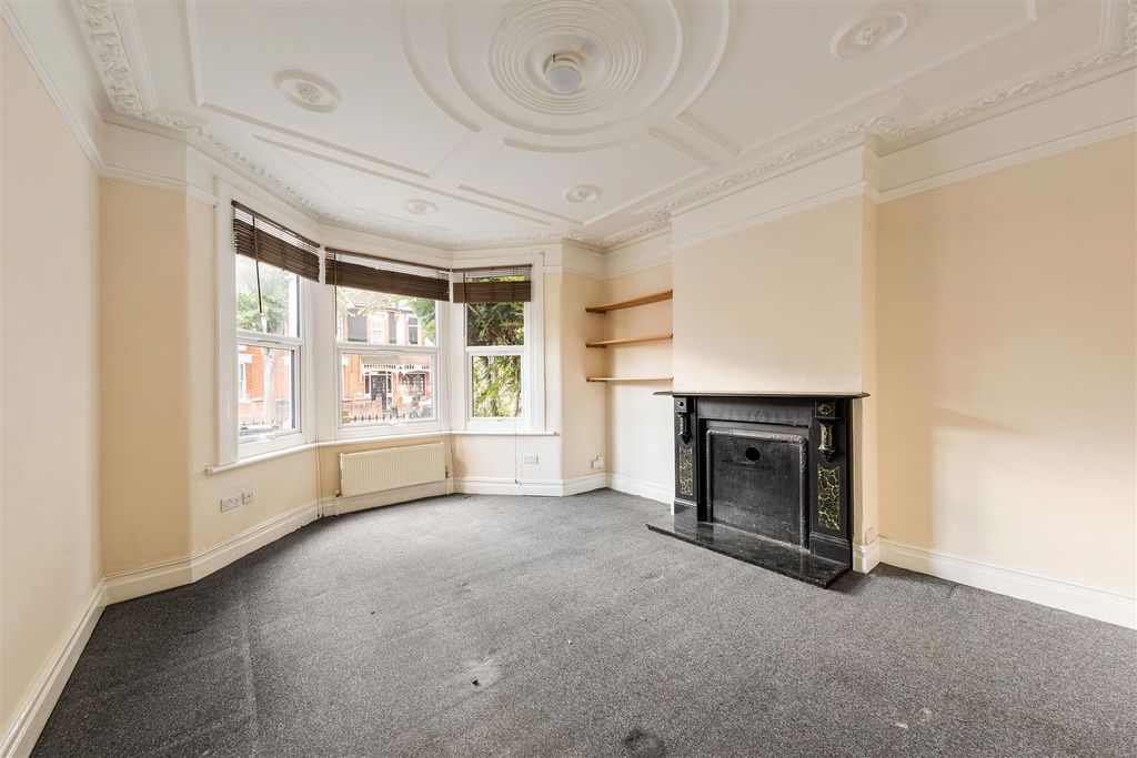 Property photo 2 of 22 Hale End Road E4