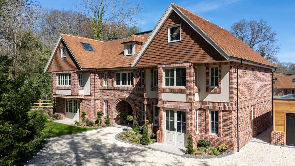 Property photo 2 of 25