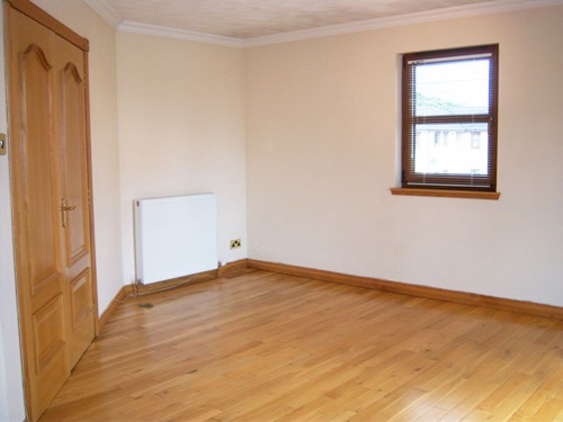 Property photo 3 of 17 Lounge