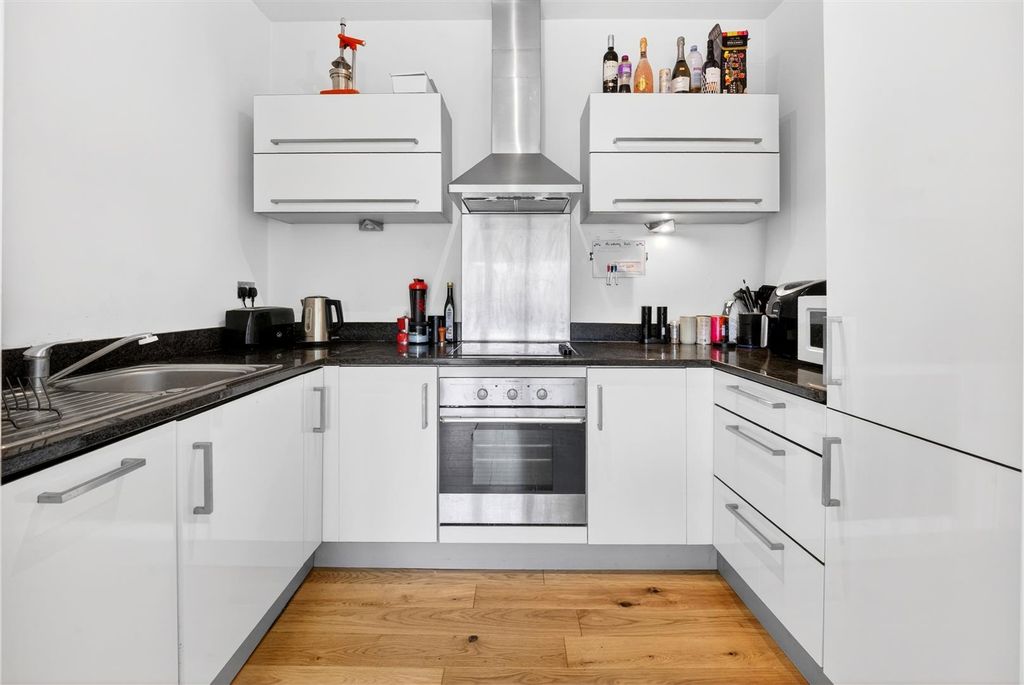 Property photo 3 of 18 To Let 2 Bedroom Flat Terrace Liverpool Road N1  W