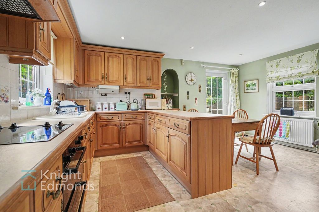 Property photo 1 of 17 Kitchen