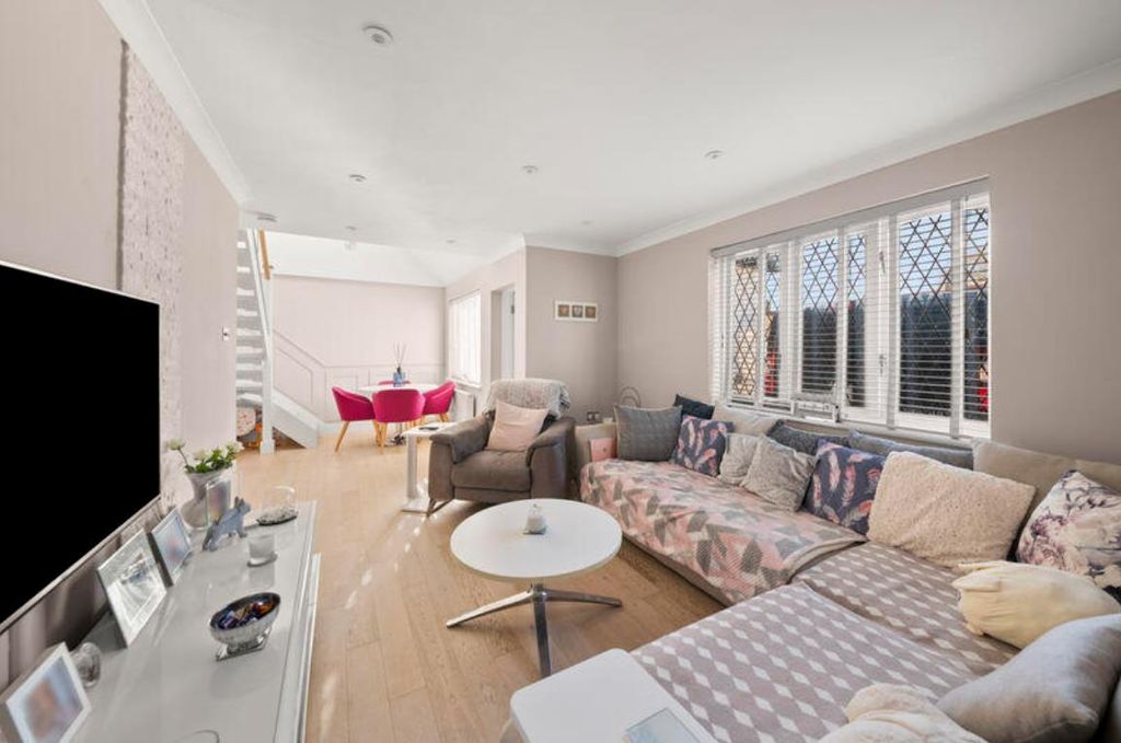 Property photo 2 of 19