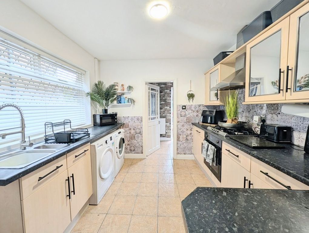Property photo 3 of 13 Kitchen