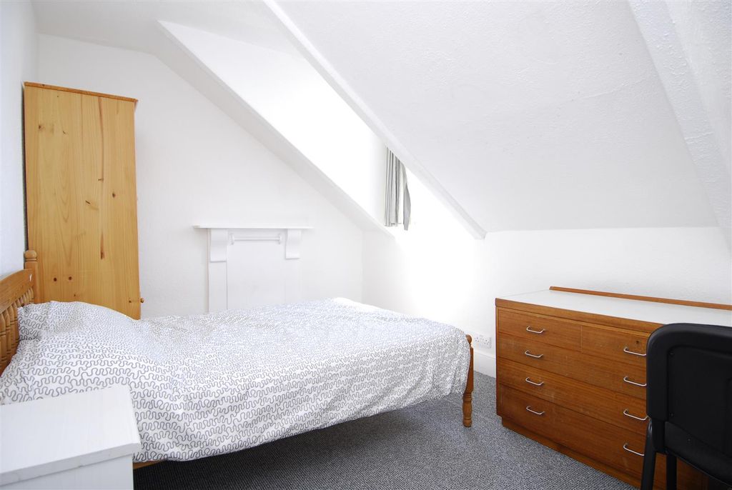 Property photo 1 of 9 36Lipsonrd013.Jpg