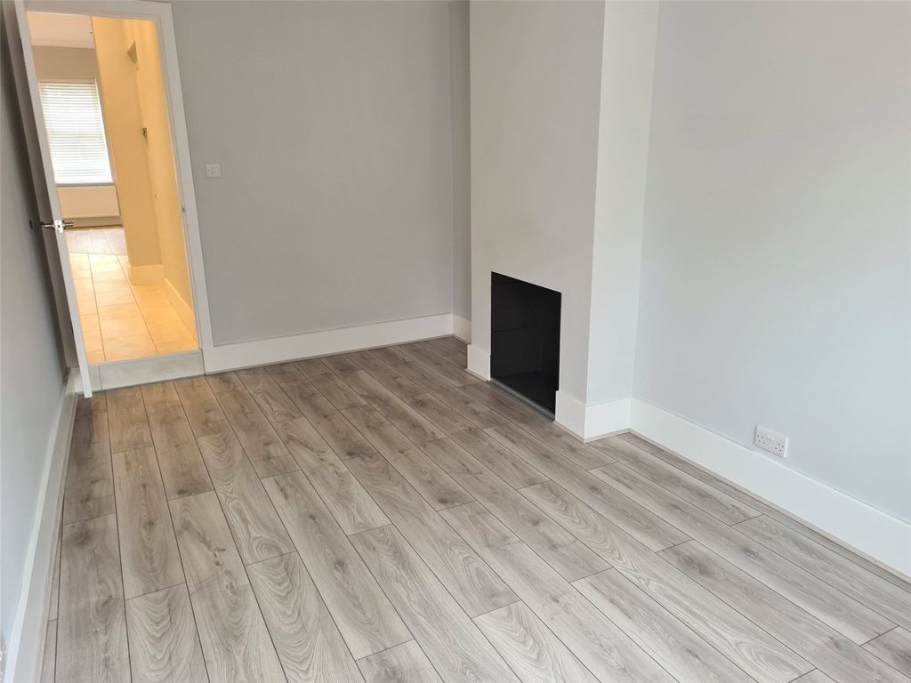 Property photo 3 of 8 Bedroom