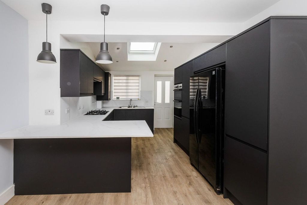 Property photo 2 of 28 Living/Dining Kitchen