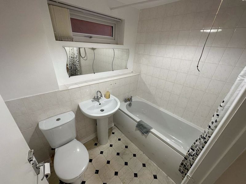 Property photo 3 of 19 Bathroom