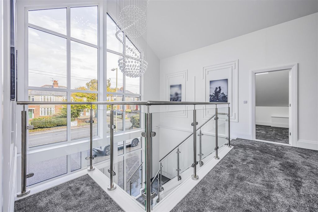 Property photo 1 of 48 31 Lovedean Lane, Waterlooville-Porticomarketing-S