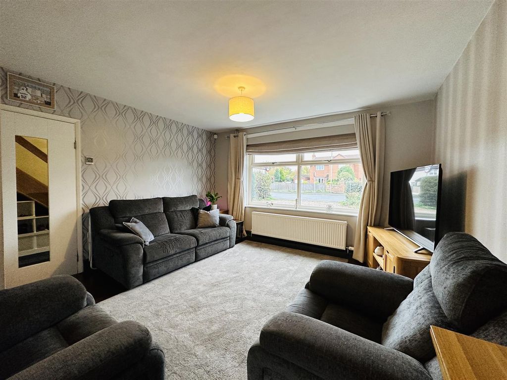 Property photo 3 of 15 Lounge 2.Jpg