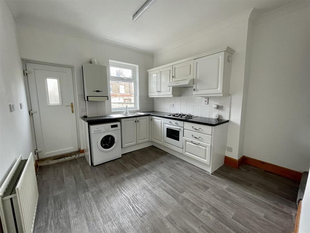 Property photo 3 of 10 Kitchen/Diner