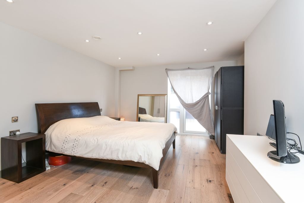 Property photo 3 of 6 240739 (4)c