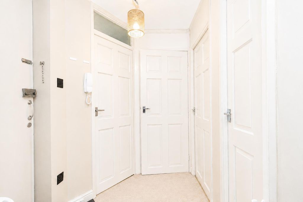 Property photo 2 of 10 Hallway.Png