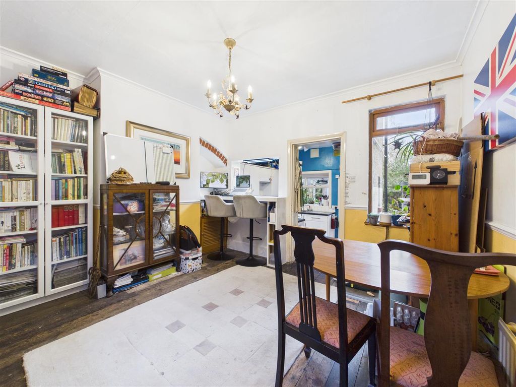 Property photo 3 of 15