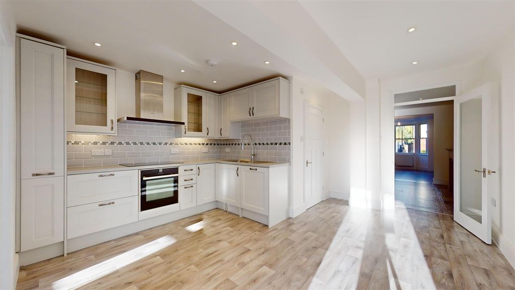 Property photo 3 of 15 Kitchen Breakfast Room