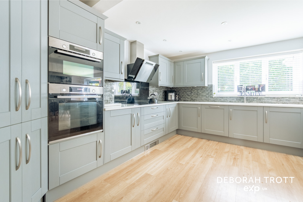 Property photo 2 of 25