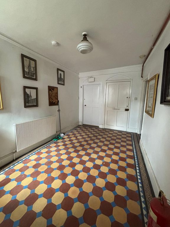 Property photo 2 of 10 Entrance Hall