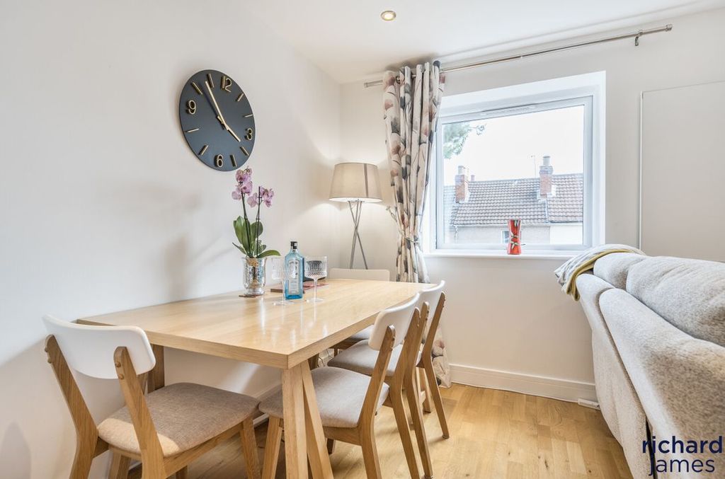 Property photo 3 of 16 0A04F382A0Ca4990B018d3F92E36308E