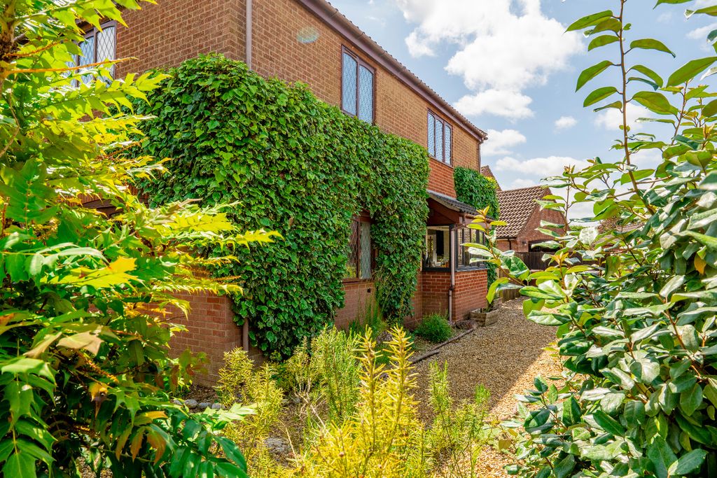 Property photo 2 of 32 4301899
