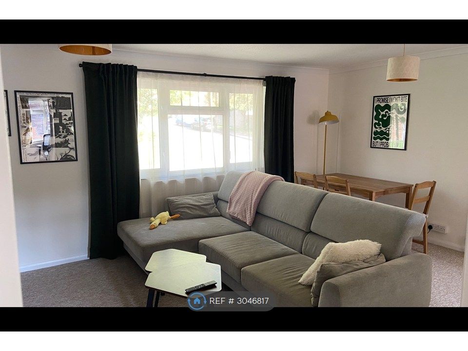 Property photo 2 of 11 Lounge