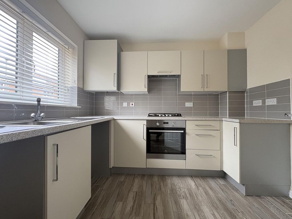 Property photo 2 of 11 Kitchen