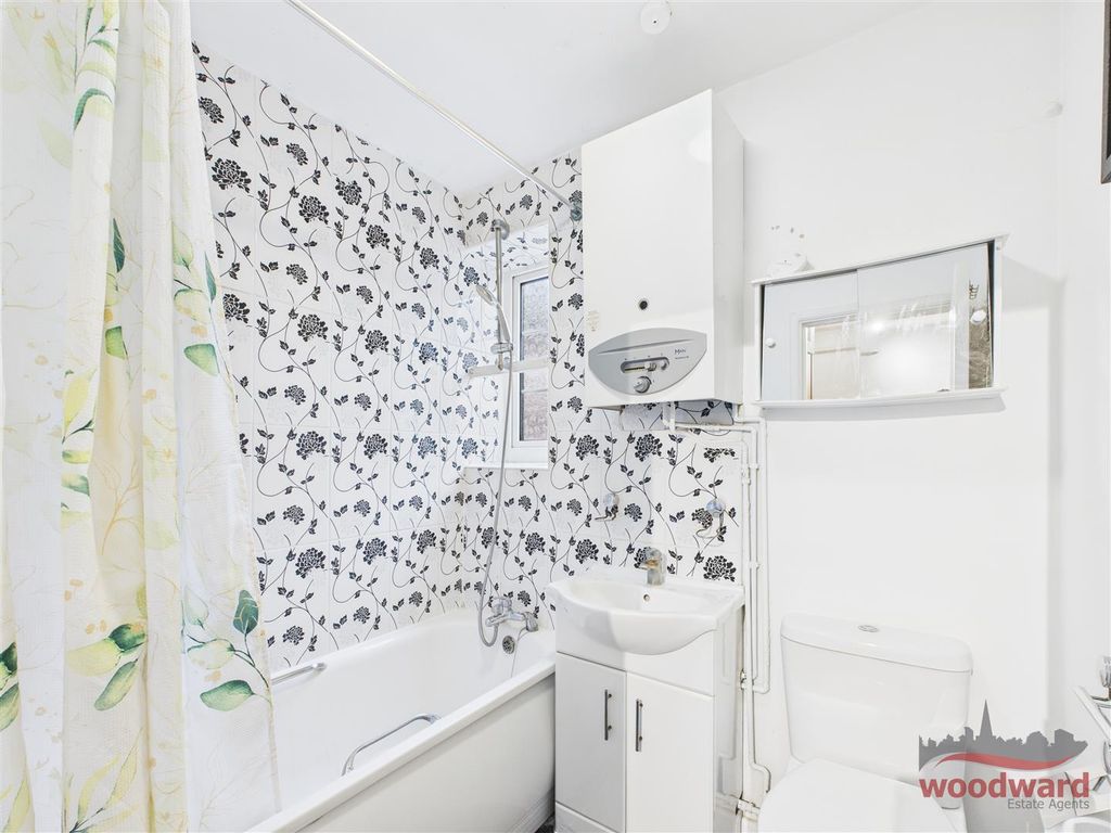 Property photo 3 of 16 Cam05267G0-Pr0147-Still005.Jpg