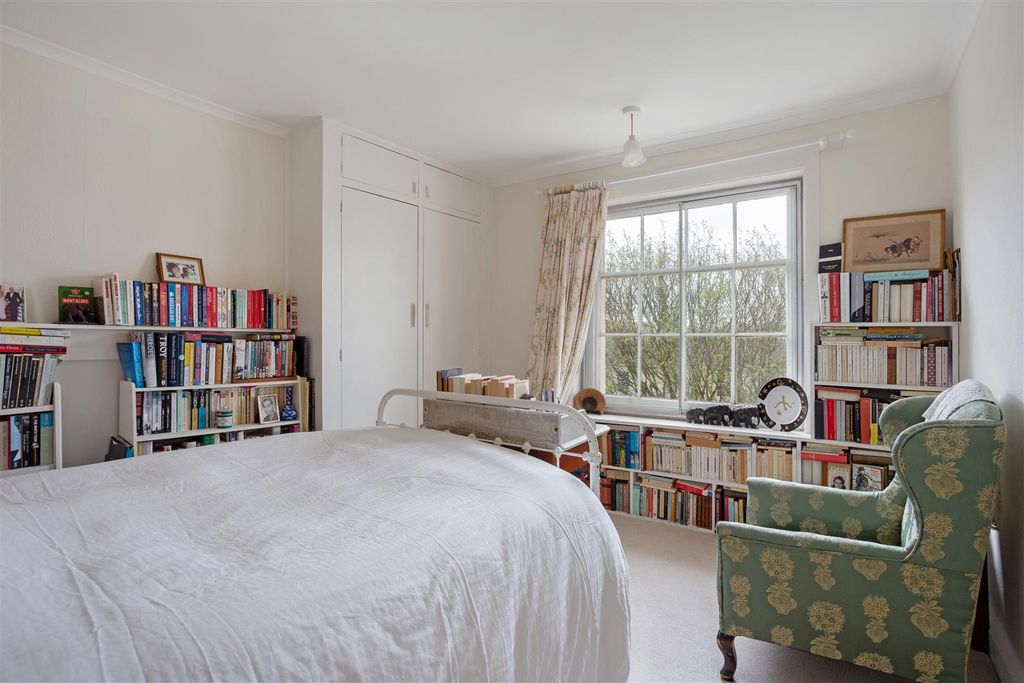 Additional image 6 of 2 bed flat for saleThe Spain, Petersfield GU32