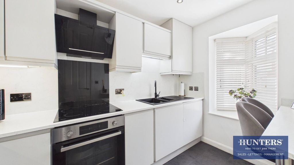 Property photo 3 of 15 Kitchen