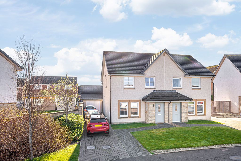 Property photo 1 of 21 External