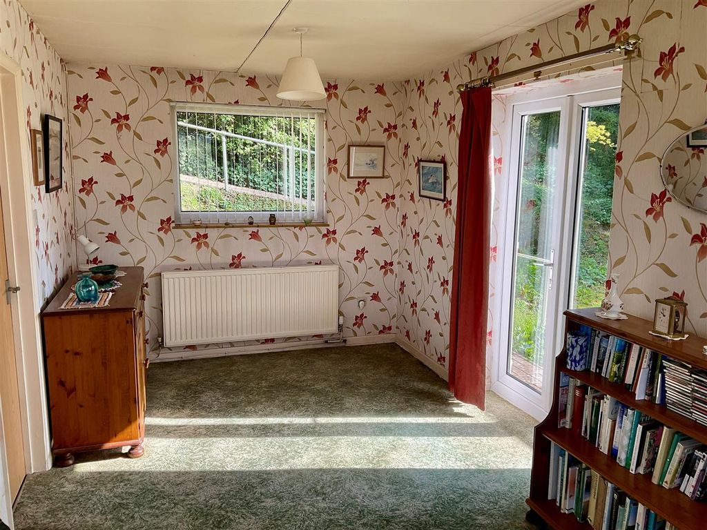 Property photo 3 of 17 Dining Area.Jpg
