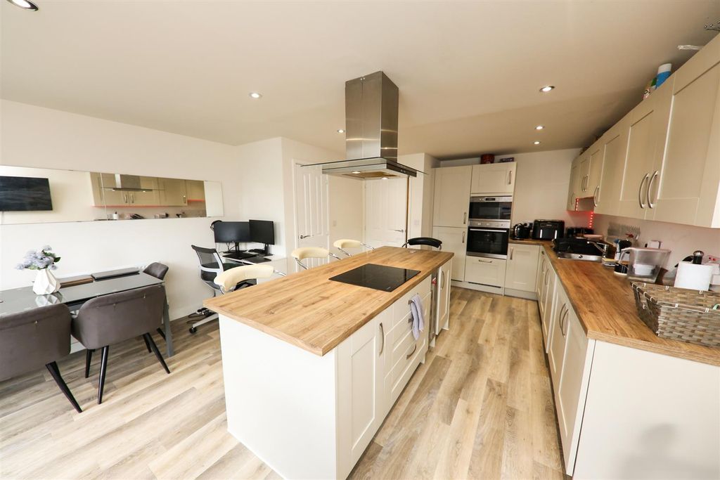 Property photo 2 of 19 Open Plan Dining Island Kitchen