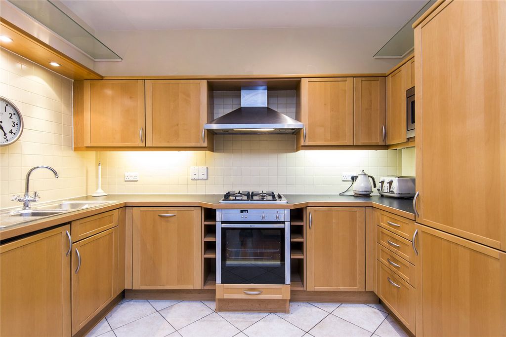 Property photo 3 of 9 Kitchen