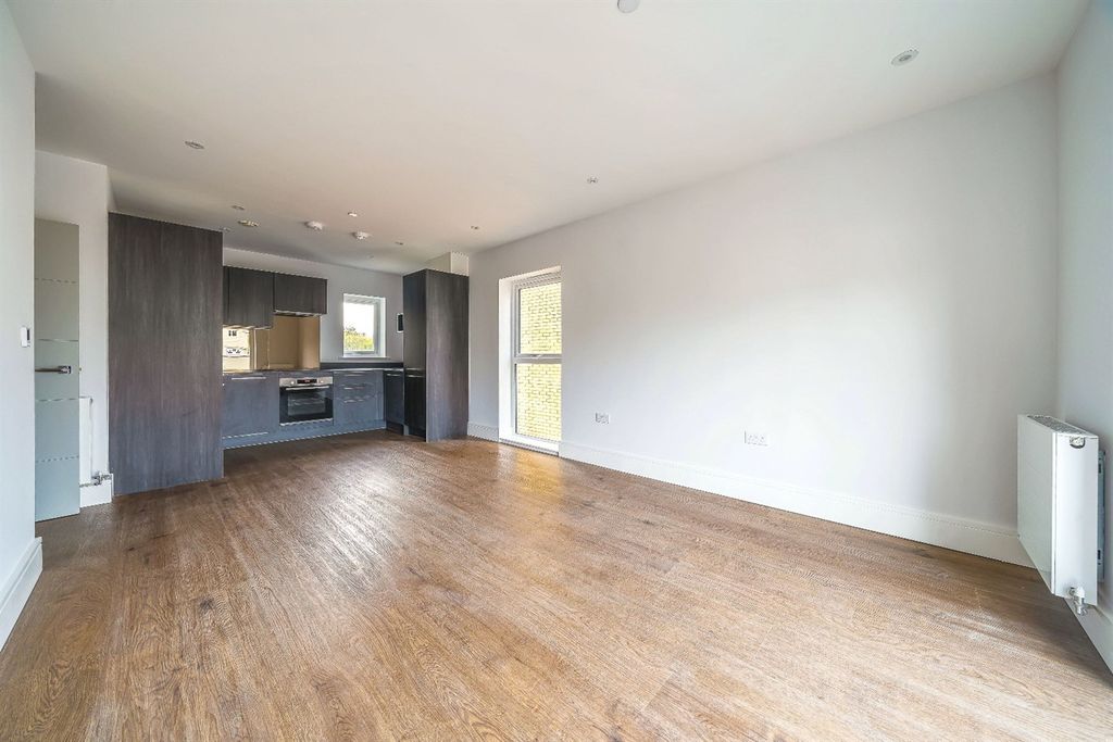 Property photo 3 of 9 Lounge/Kitchen