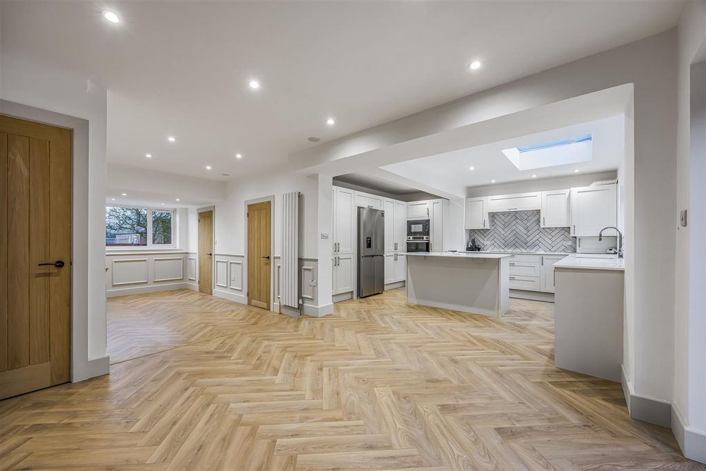 Property photo 3 of 32 176 Hazelton Way, Horndean-Porticomarketing-Soldby