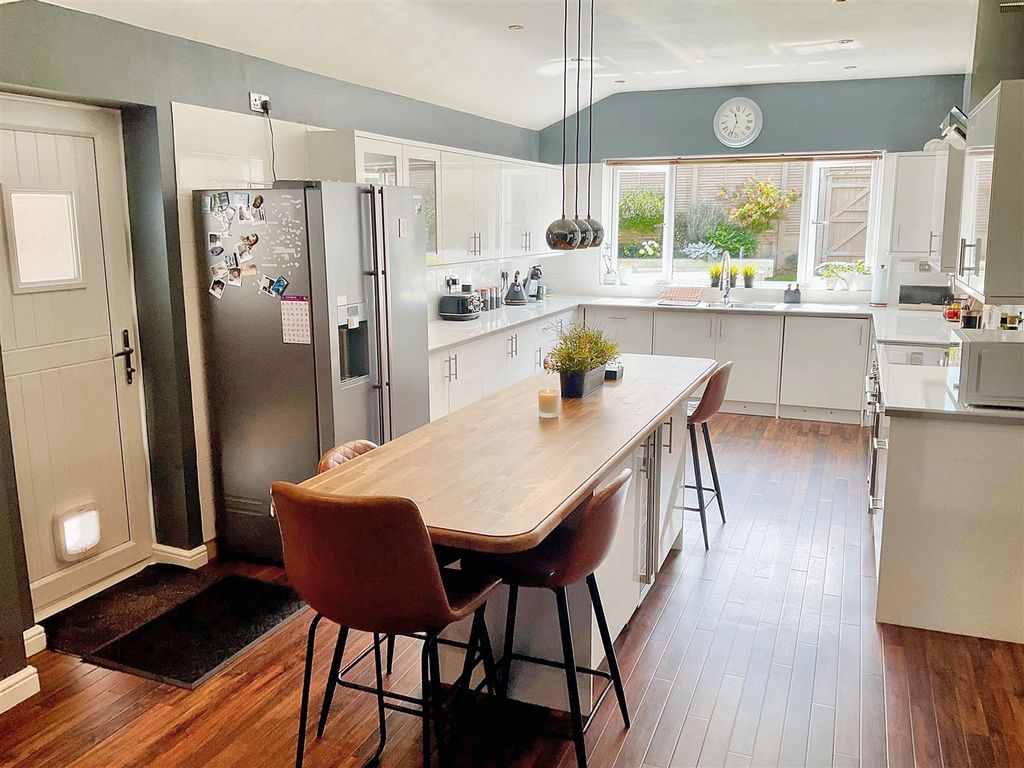 Property photo 3 of 41 Kitchen Pic6.Jpg